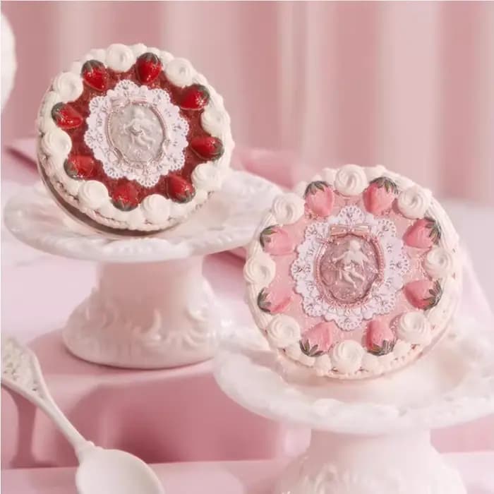 Flower Knows Collection de cupidon aux fraises poudre pressée fond de teint en poudre de maquillage 