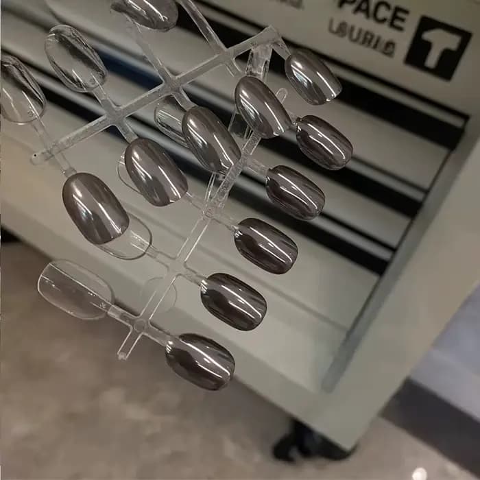 Poudre à ongles noire effet miroir