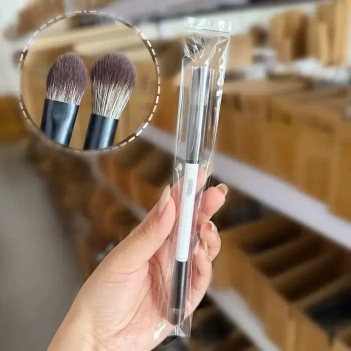 Pinceau de maquillage double embout F4 pour fond de teint