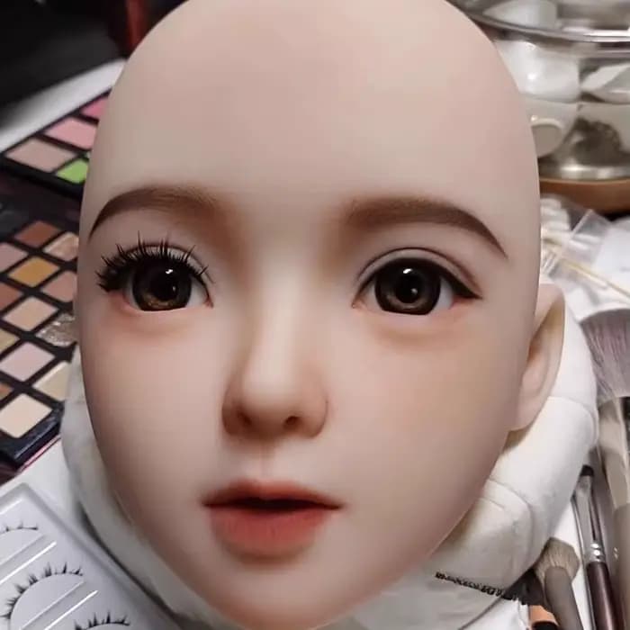 Maquilleur novice copie spéciale peinture pratique d'introduction scène maquillage tête factice même imitation silicone