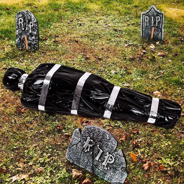 Décorations d'Halloween 60 pouces, accessoires de corps mort en plein air, cadavre suspendu, faux sac de corps de victime, décoration de maison hantée d'horreur d'halloween