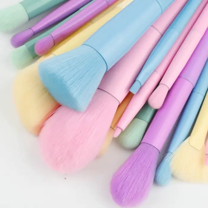 17 pinceaux de maquillage multicolores