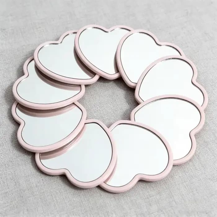 Miroir de voyage mignon en forme de cœur