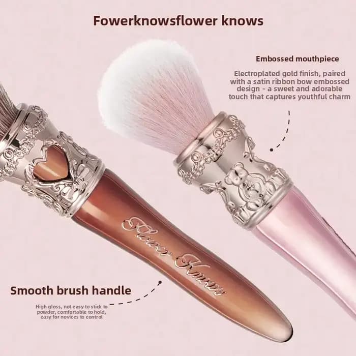 FLOWER KNOWS THE SWEETIE BEAR COLLECTION ROUNDER Blush Pinceaux à poudre libre