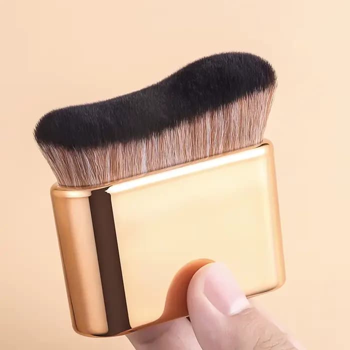 Pinceau de maquillage pour le contour du bronzage