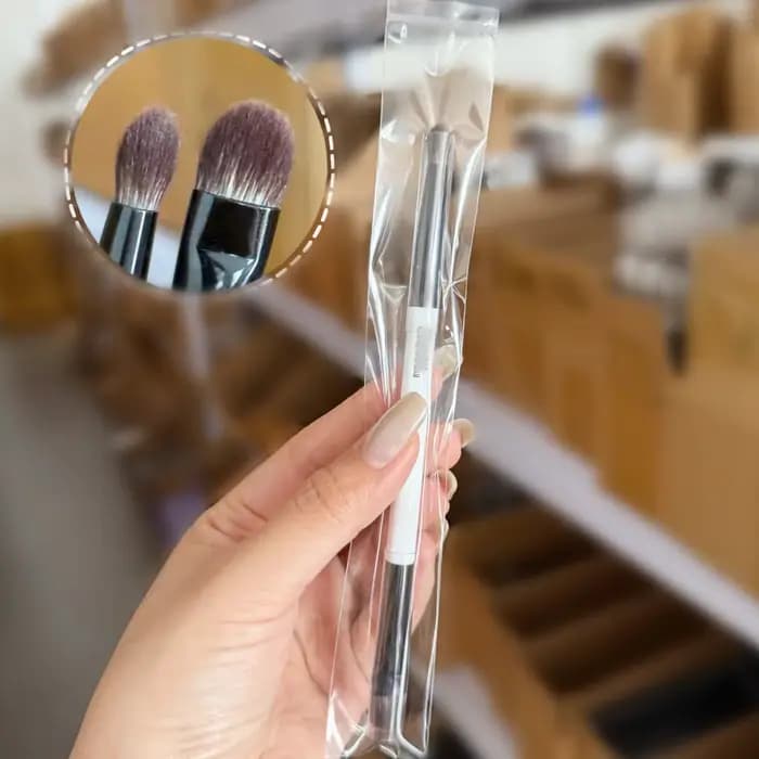 Pinceau de maquillage double embout F4 pour fond de teint