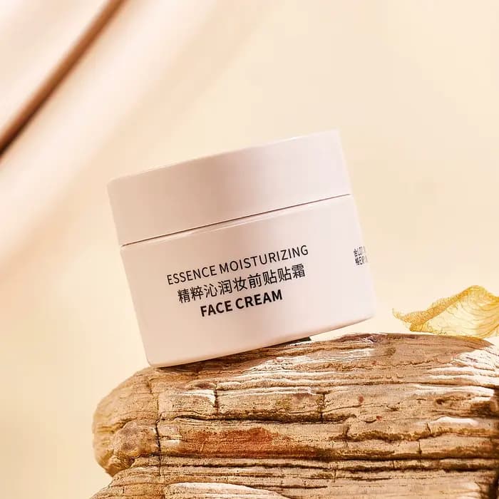 Appliquer la crème avant le maquillage