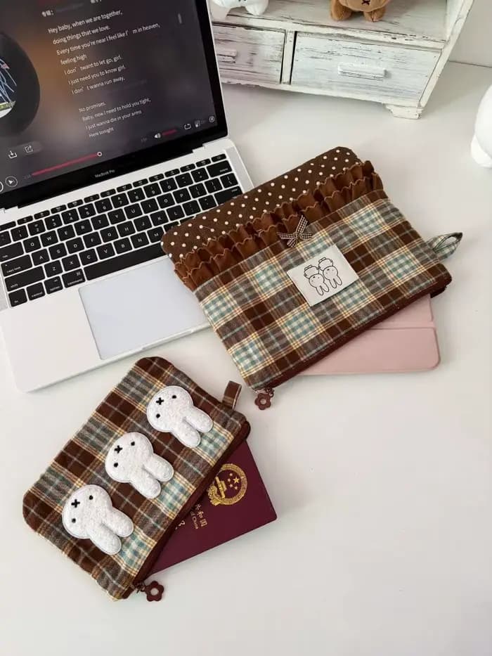 Sac de maquillage Kawaii Miffy, sac de rangement mignon à carreaux contrastés pour notes, articles et papeterie, cadeau pour fille