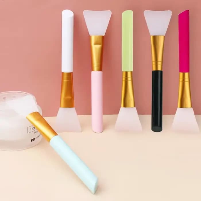Brosse en silicone pour mélanger les masques qualifiée aux