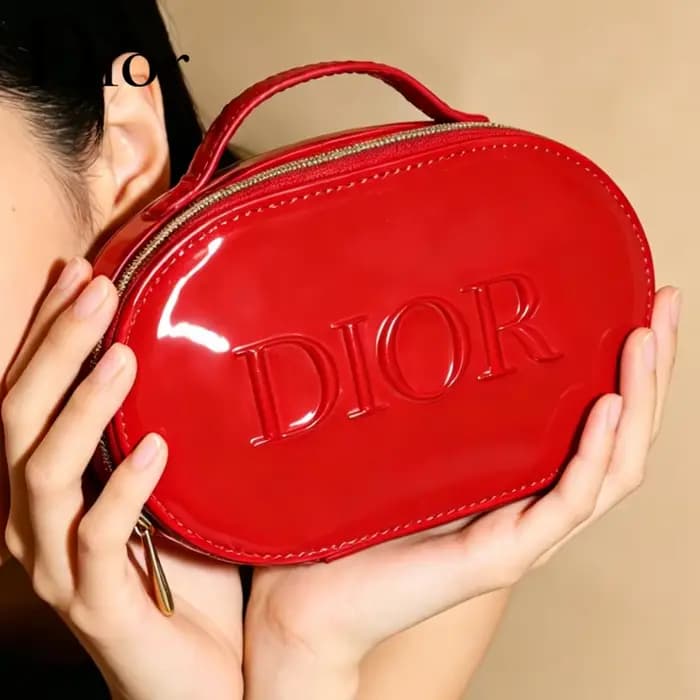 Sac cosmétique rouge de Dior