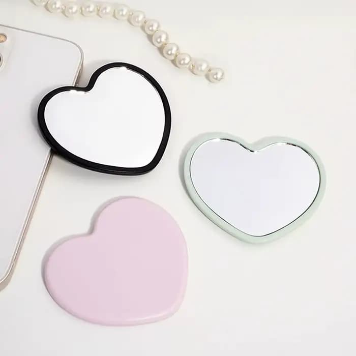 Miroir de maquillage en forme d'amour