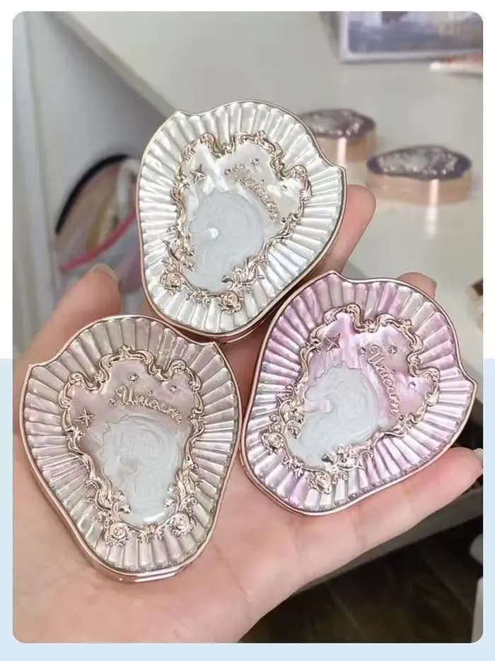 Palette de blush et de contour Flower Knows Unicorn Strawberry Rococo Embossed