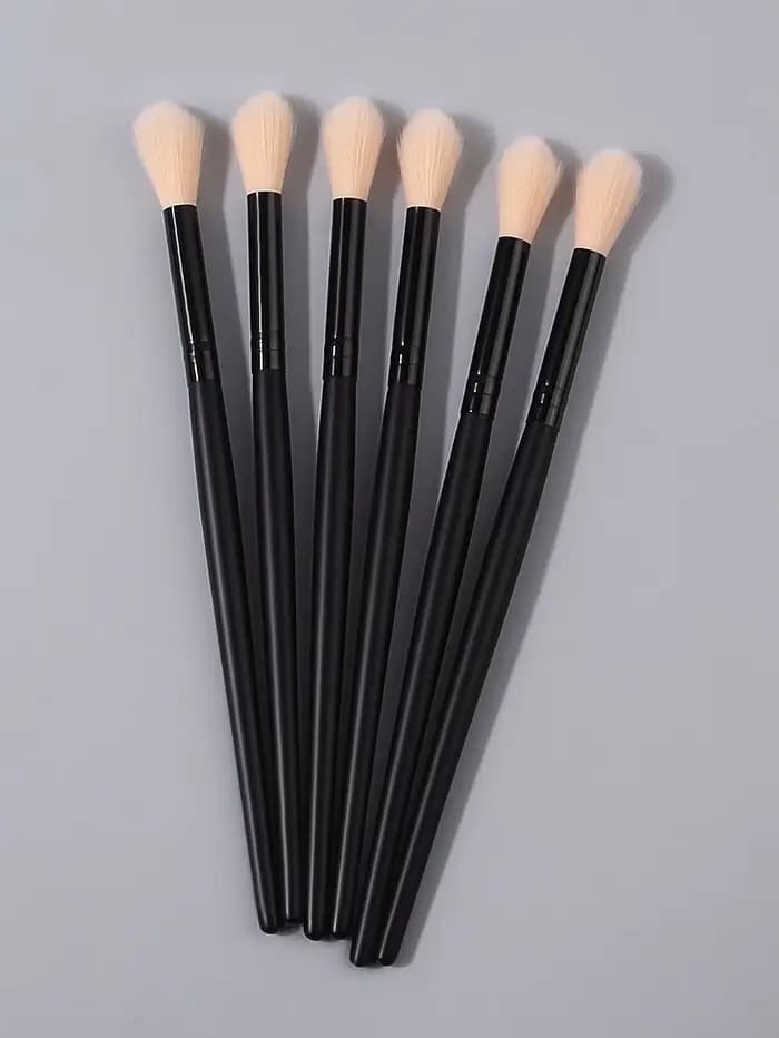 Ensemble de pinceaux de maquillage couleur champagne : pinceau surligneur flamme
