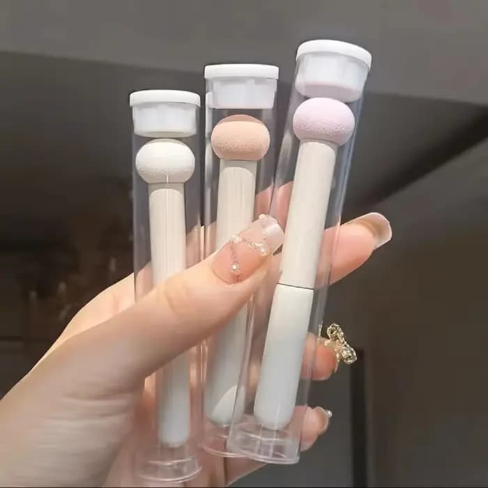 Pinceau anti-cernes avec tête de chambre plus lente
