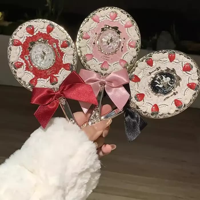 Flower Knows Miroir de poche Midsummer Night Little Angel Bunny Garden Mirror Strawberry Cupid