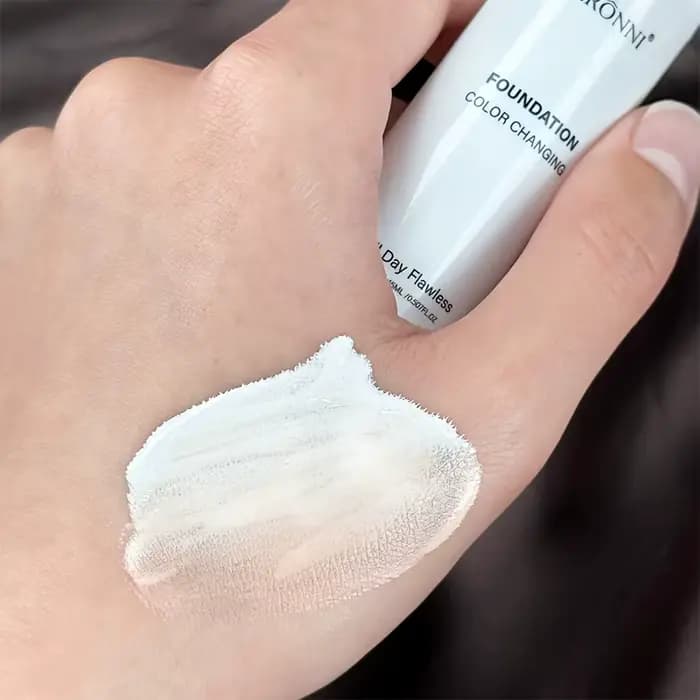 Fond de teint liquide à couleur changeante avec brosse