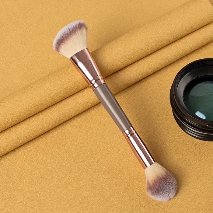 Pinceaux de maquillage pour fond de teint à double extrémité : parfaits pour l'application de liquides
