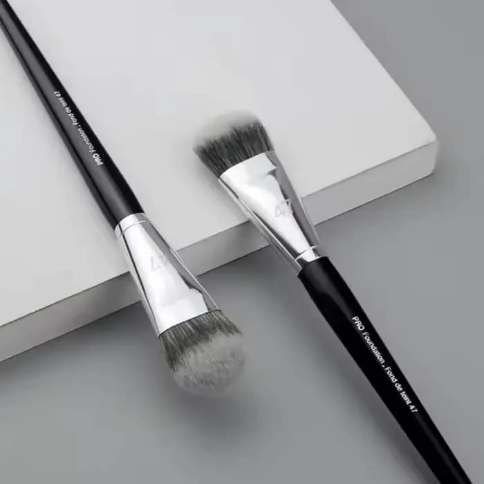 Pinceau de maquillage professionnel Sephora n°47 à angle biseauté pour fond de teint liquide