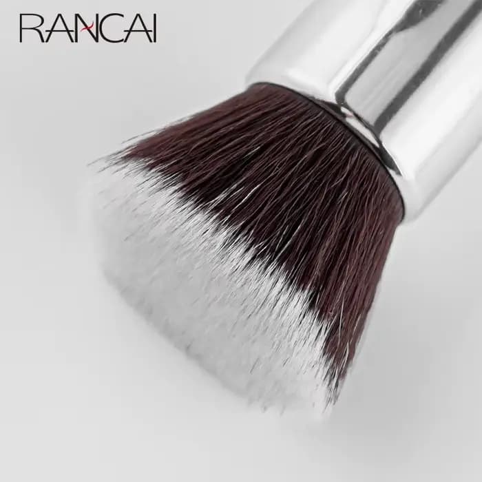 Pinceau fond de teint Kabuki noir plat