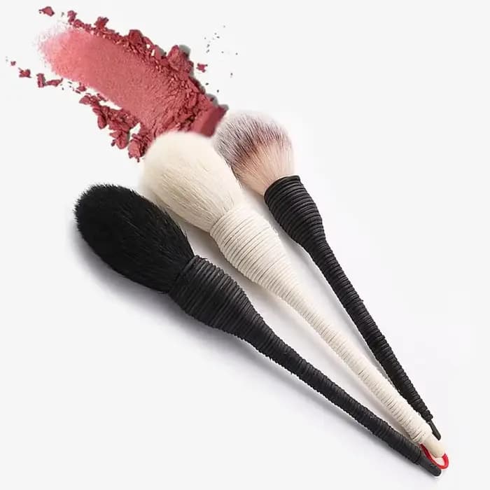 Pinceaux de maquillage plats en rotin et laine de chèvre
