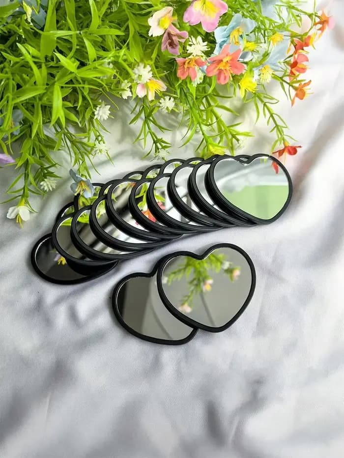 12 mini-miroirs en forme de cœur