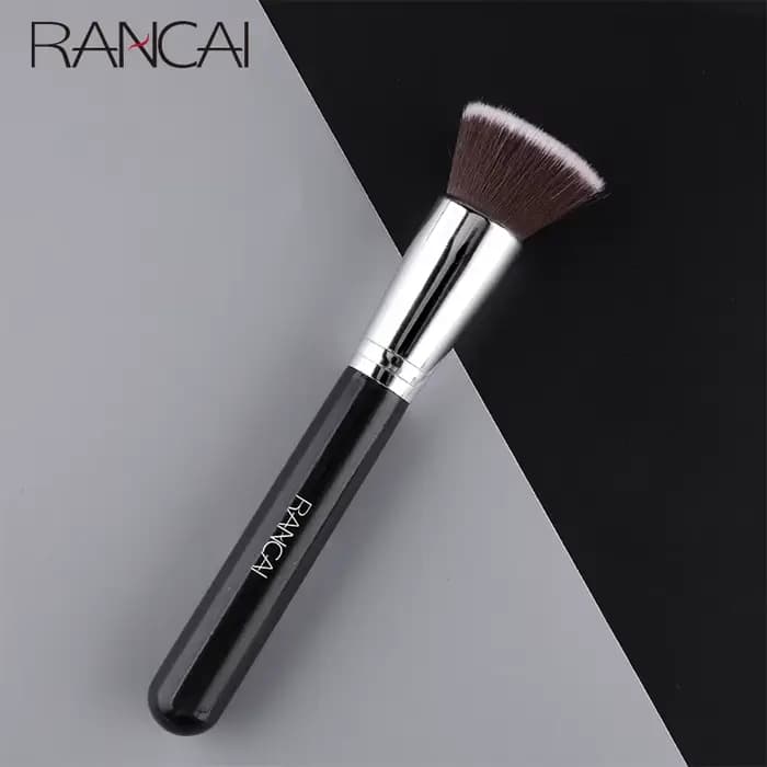 Pinceau fond de teint Kabuki noir plat