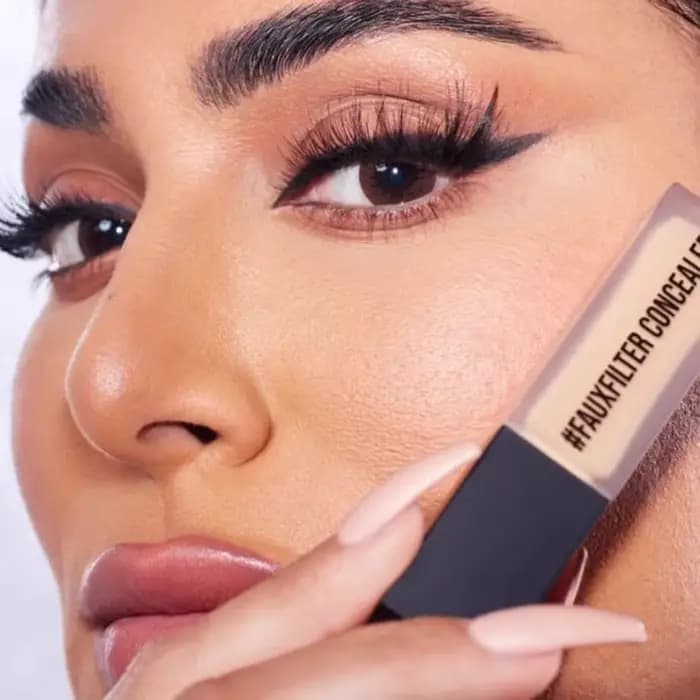Huda Beauty Faux filtre lumineux mat correcteur pour les yeux hydratant longue durée fond de teint léger maquillage