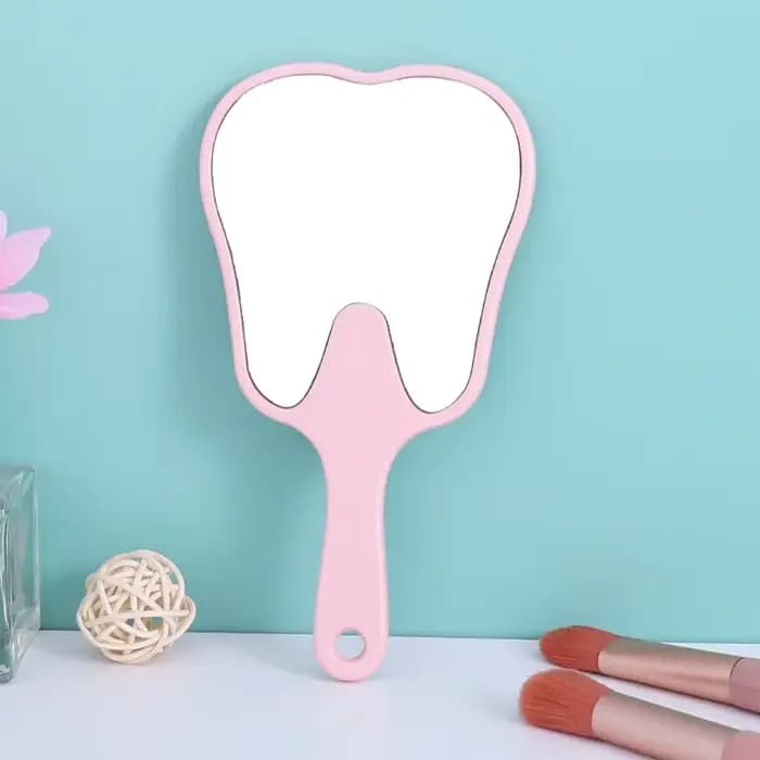 Miroir à main en forme de dent