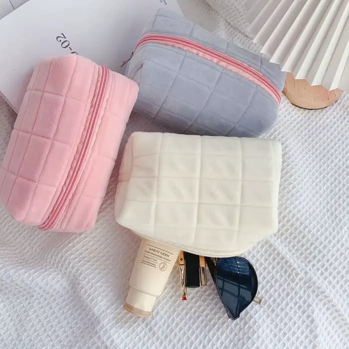 Trousse de maquillage en fourrure mignonne pour femmes