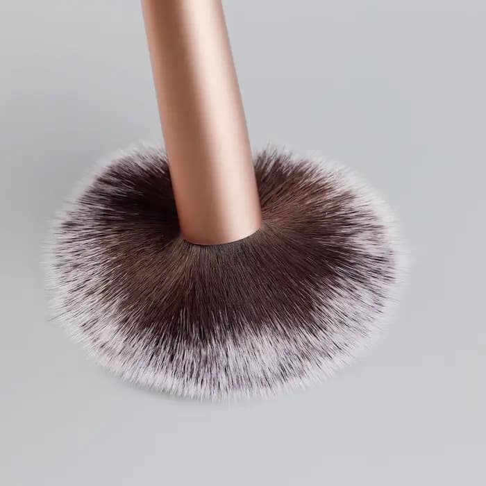 Pinceaux de maquillage pour étudiants novices
