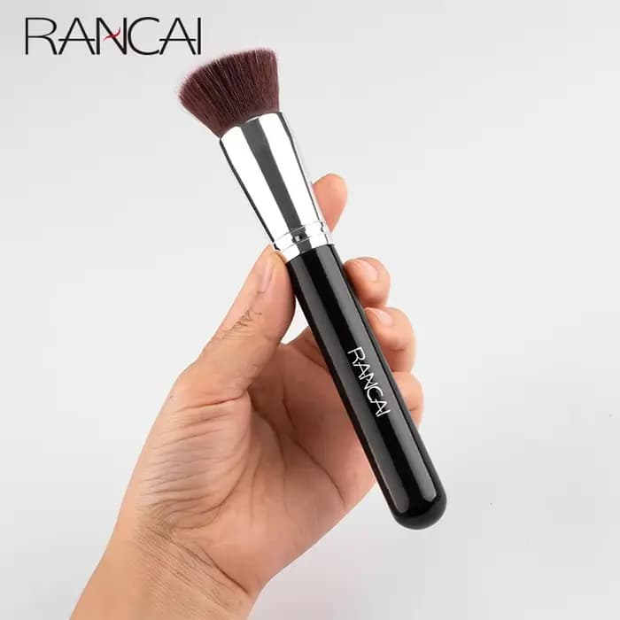Pinceau fond de teint Kabuki noir plat
