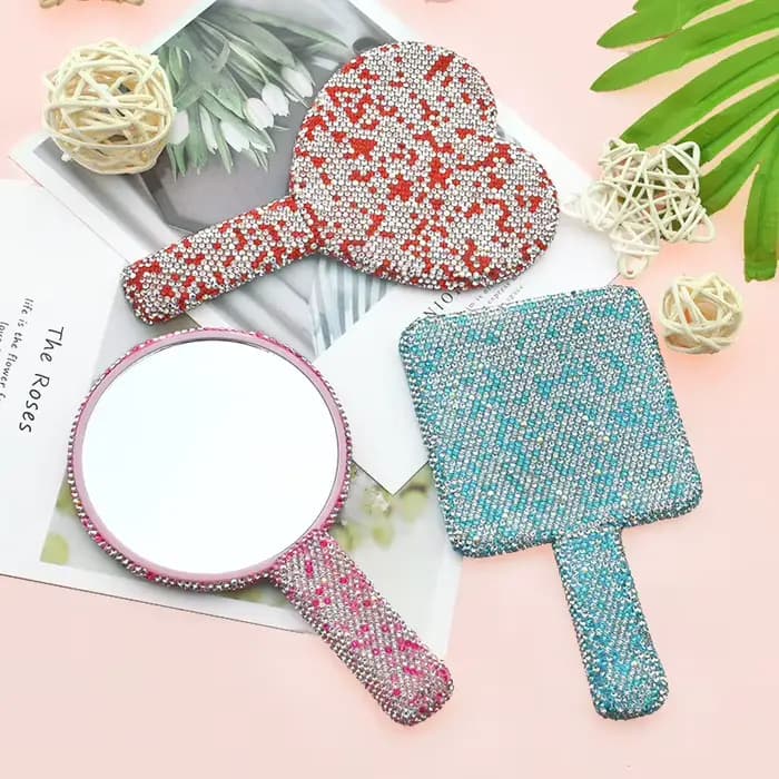 Miroir de maquillage en forme de cœur avec poignée en diamant pour femme