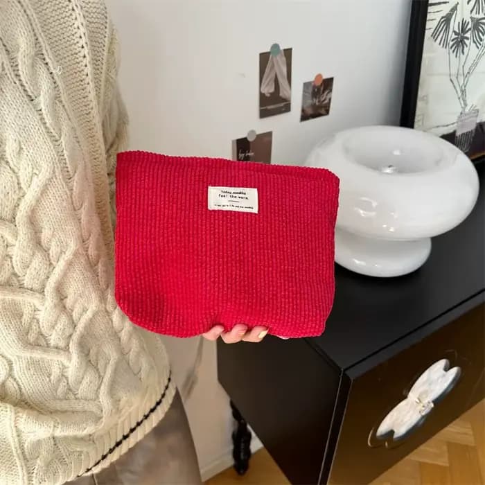 Sac à cosmétiques en velours côtelé rouge
