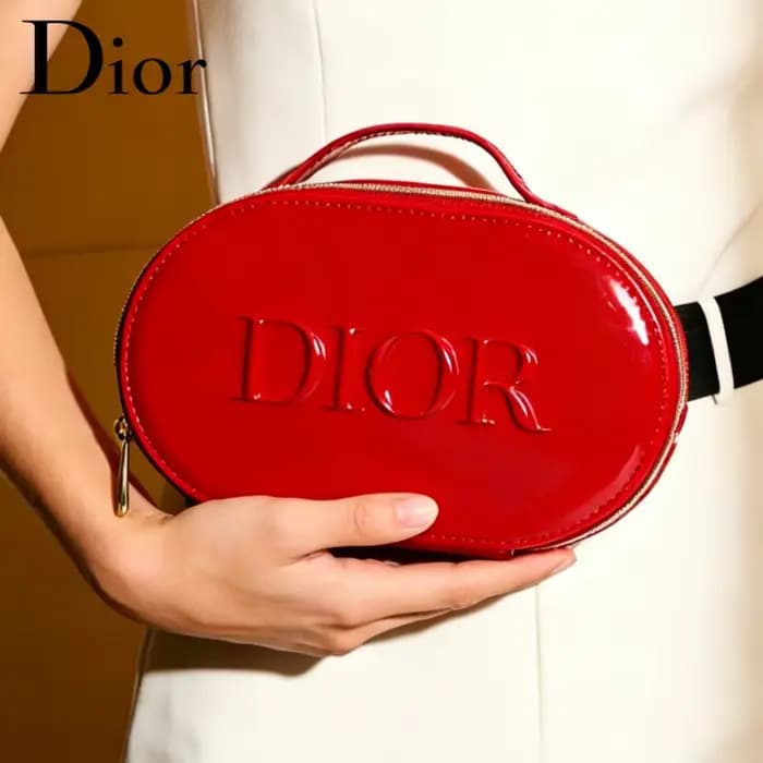 Sac cosmétique rouge de Dior