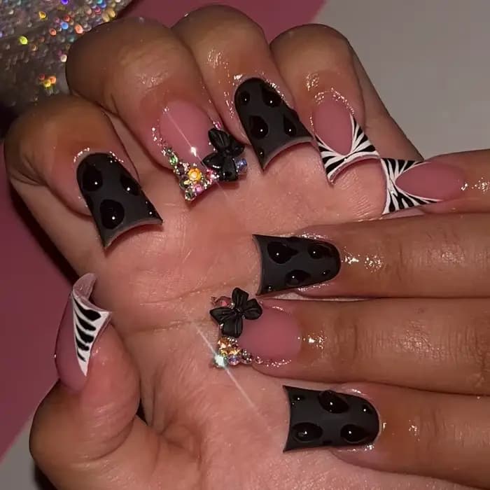 24 pièces Ins Spice Girl presse sur les ongles scintillant diamant arc décor y2k faux ongles portabl