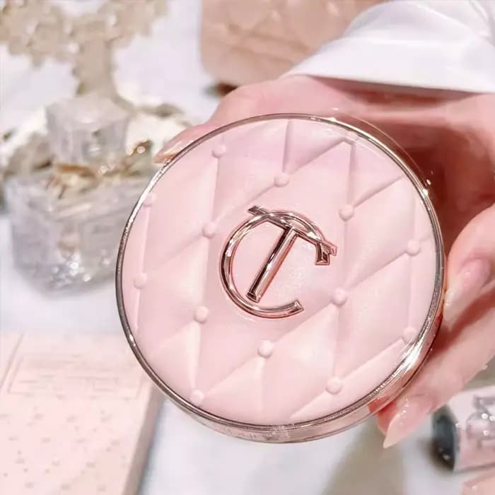 Charlotte Tilbury CT Base Makeup Cushion By The Pillow Correcteur longue tenue