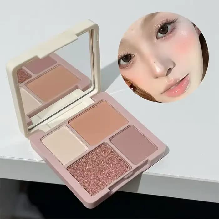 Ensemble de maquillage comprenant 4 gloss à lèvres