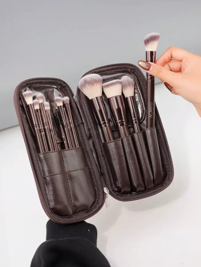 Ensemble de 12 pinceaux de maquillage marron avec sac à fermeture éclair en PU