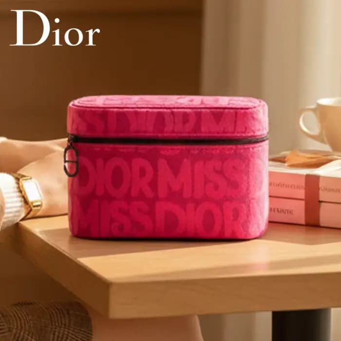 Sac cosmétique rose de Dior pour femmes