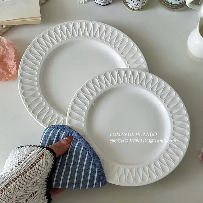Assiette en Relief blanche française, plat plat occidental haut de gamme pour Restaurant, assiette de service domestique Simple, vaisselle à Dessert solide de Style Ins