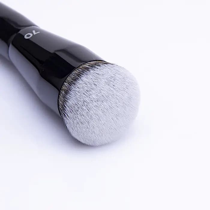 70 Pro grand fond de teint brosse crème