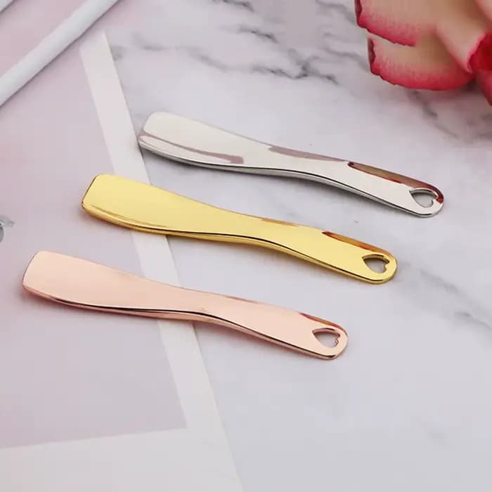 Nouvelle spatule cosmétique en métal pour le visage