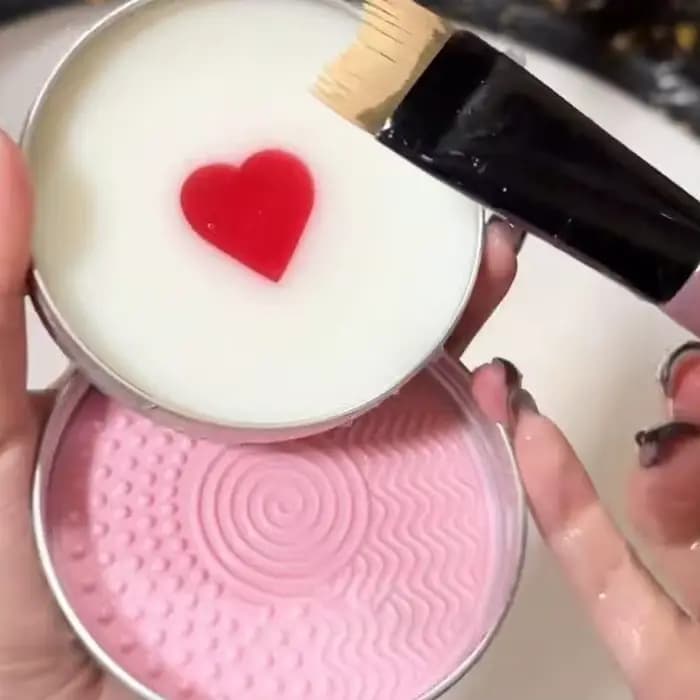 Savon nettoyant pour pinceaux de maquillage naturel