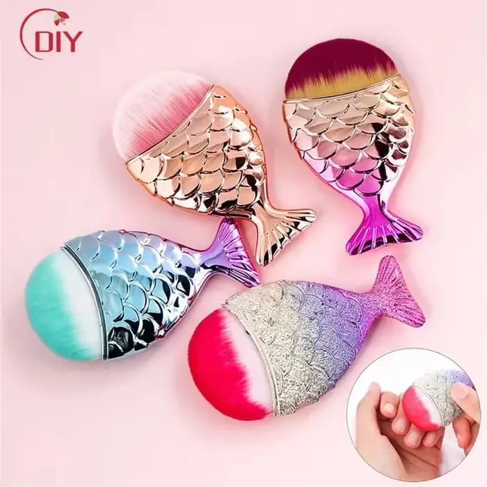 Brosse à ongles en forme de queue de poisson
