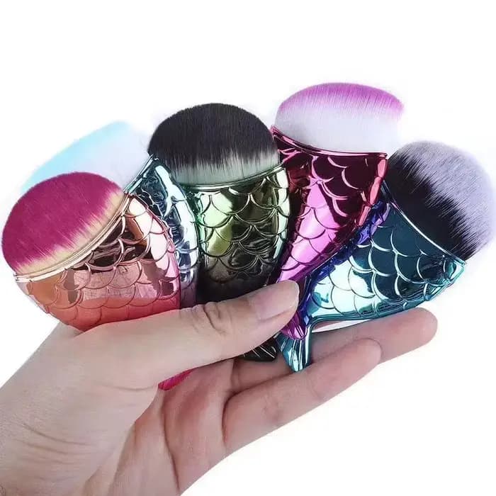 Brosse à ongles en forme de queue de poisson