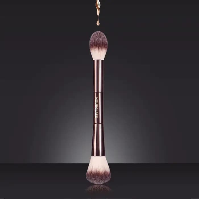 HOURGLASS Pinceau de maquillage professionnel double tête - Kabuki à dessus plat 2 en 1 pour fond de teint liquide