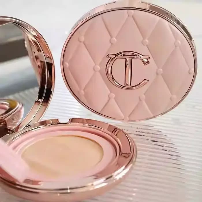 Charlotte Tilbury CT Base Makeup Cushion By The Pillow Correcteur longue tenue