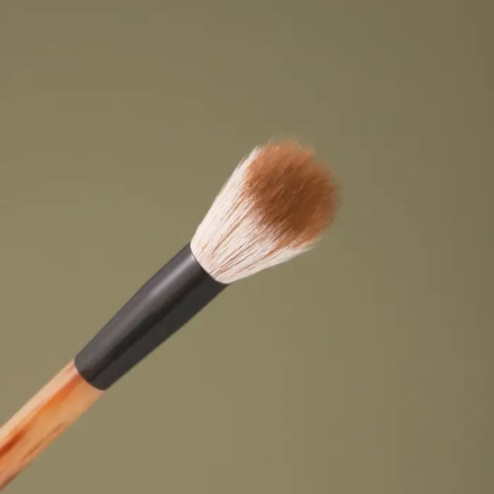 Pinceau de maquillage artisanal en poils de chèvre Kolinsky