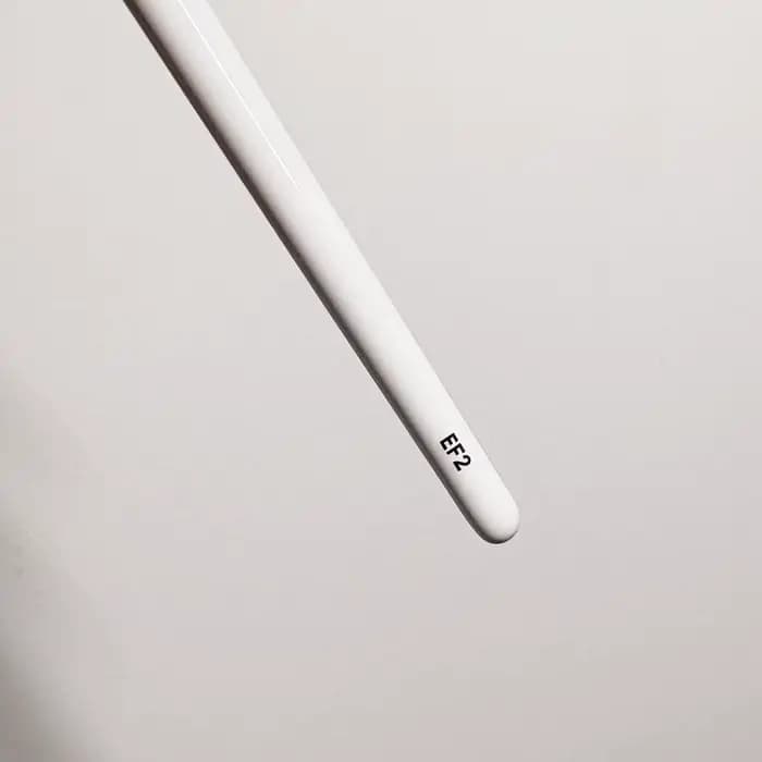 Pinceau de maquillage EF2 pour le contour des yeux et du visage