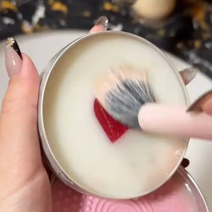 Savon nettoyant pour pinceaux de maquillage naturel